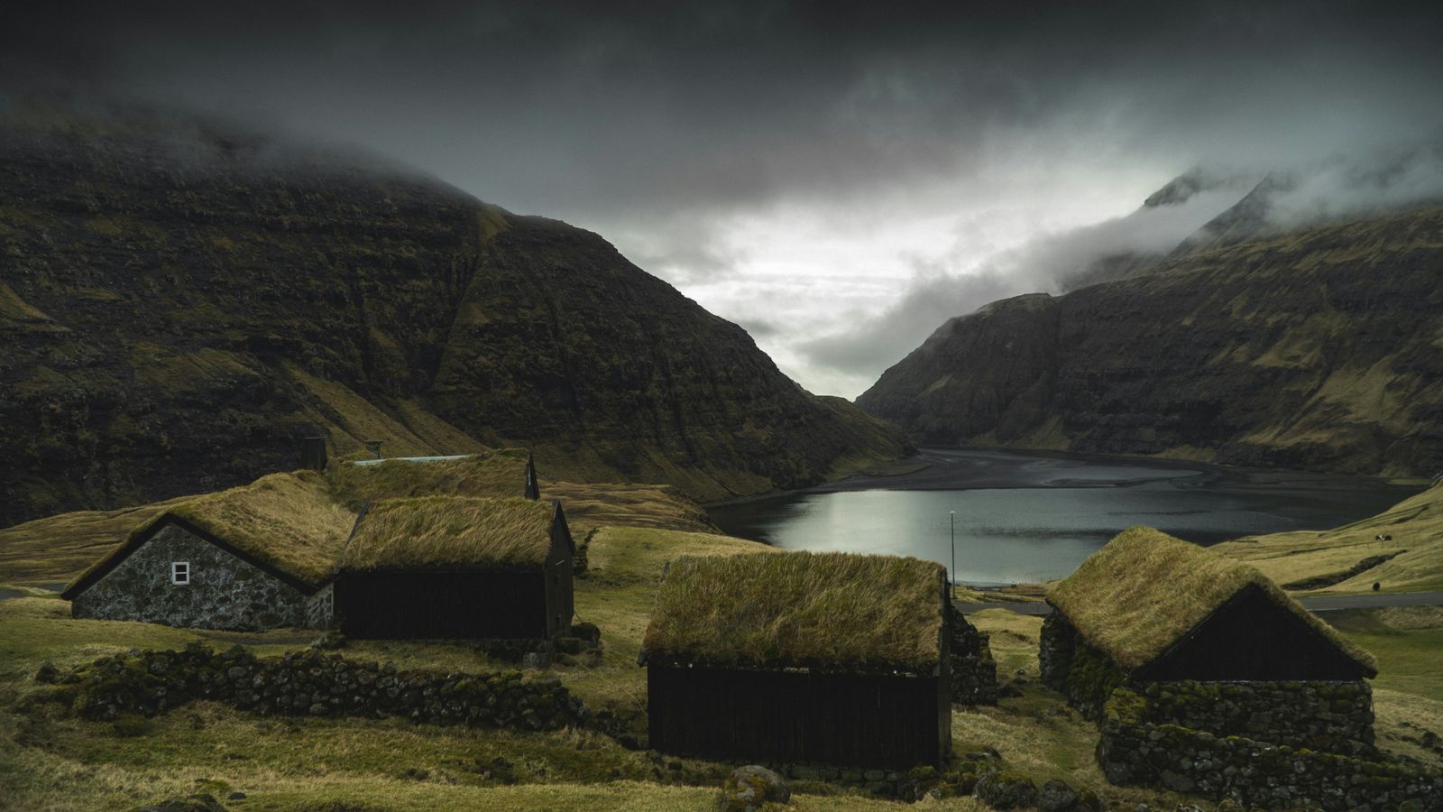 Jake Hinds on Unsplash