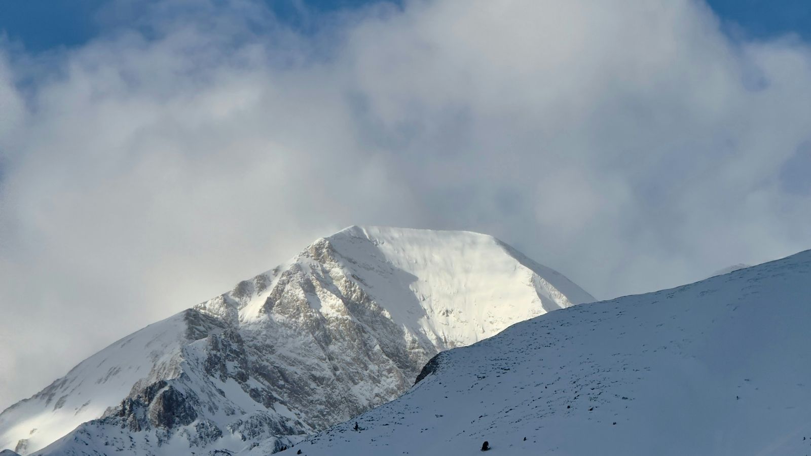 Alan Rostovtev on Unsplash