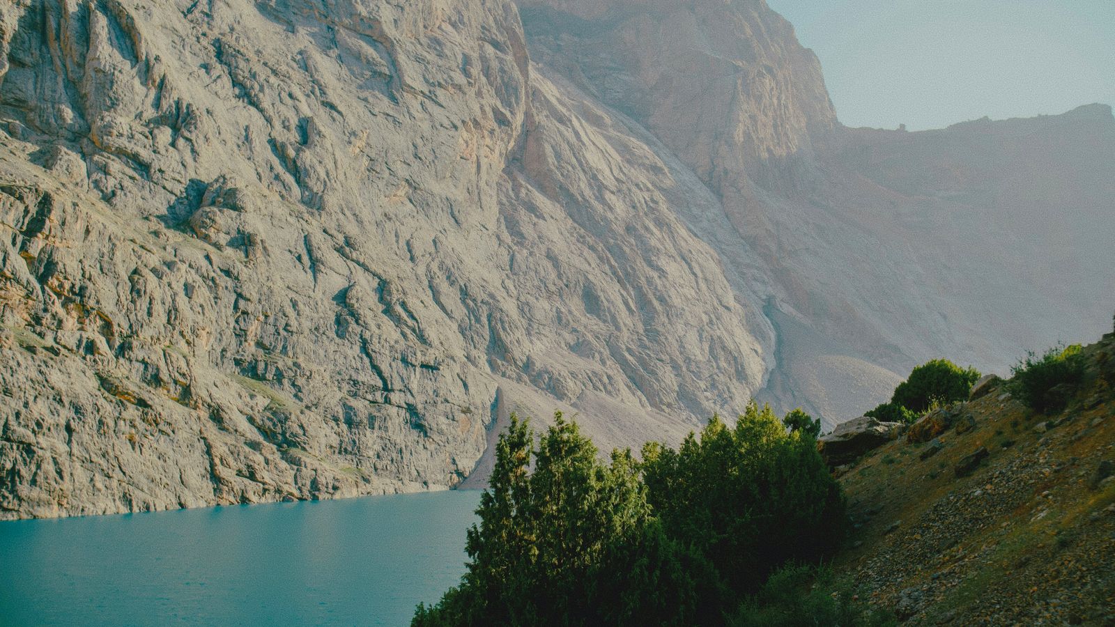 Hanna Lazar on Unsplash